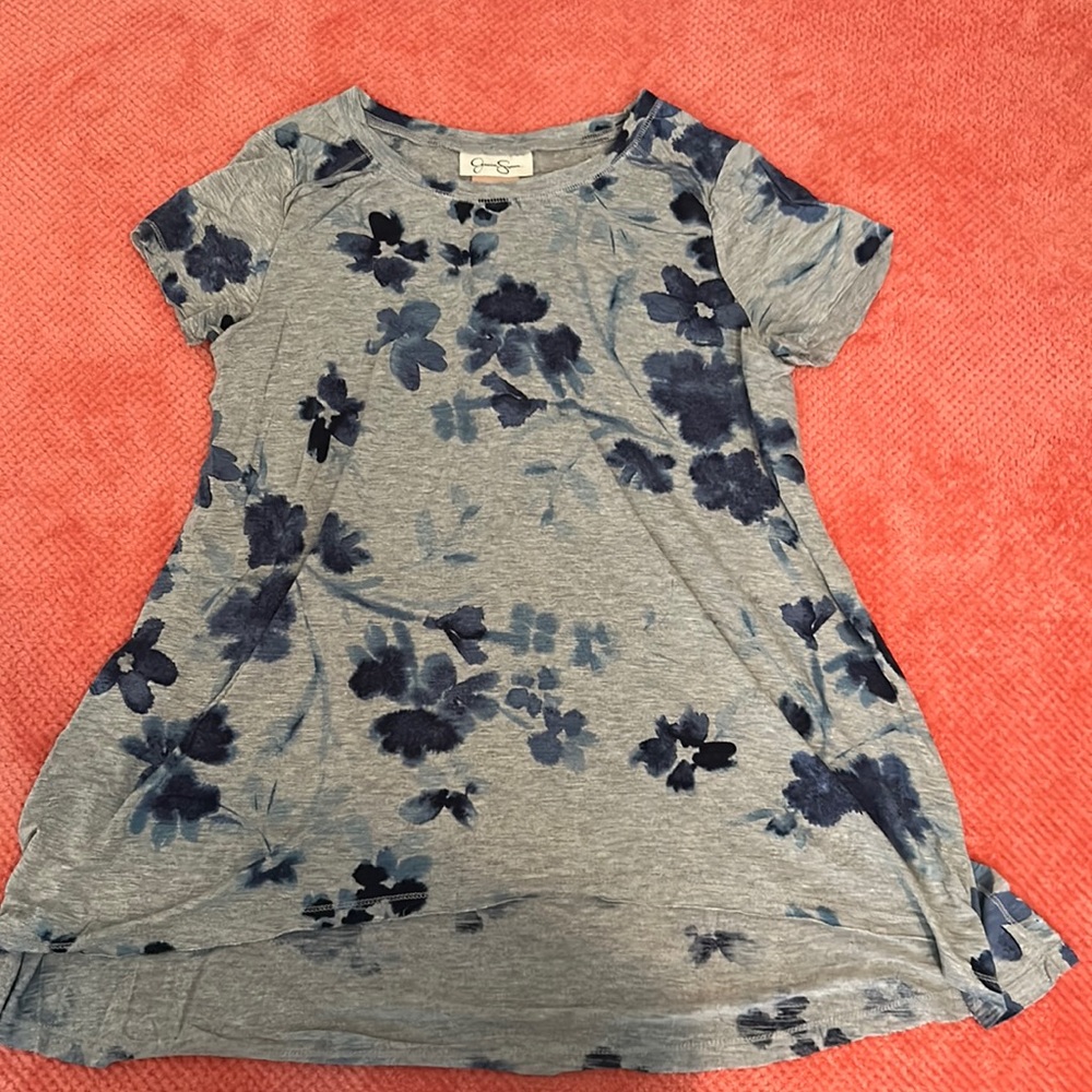 Jessica Simpson nursing tee